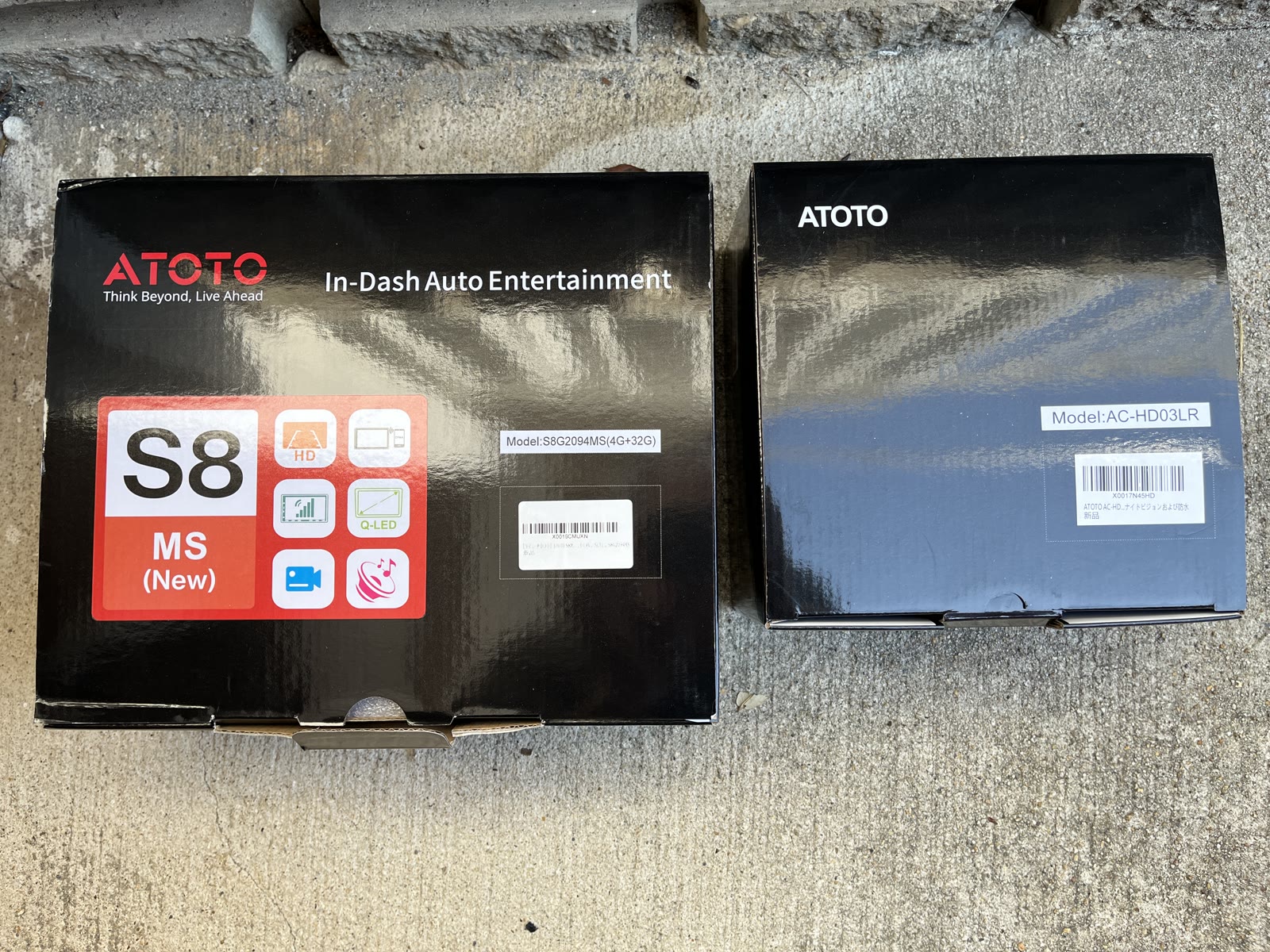 ATOTO S8MSの箱とAC-HD03LRバックカメラの箱