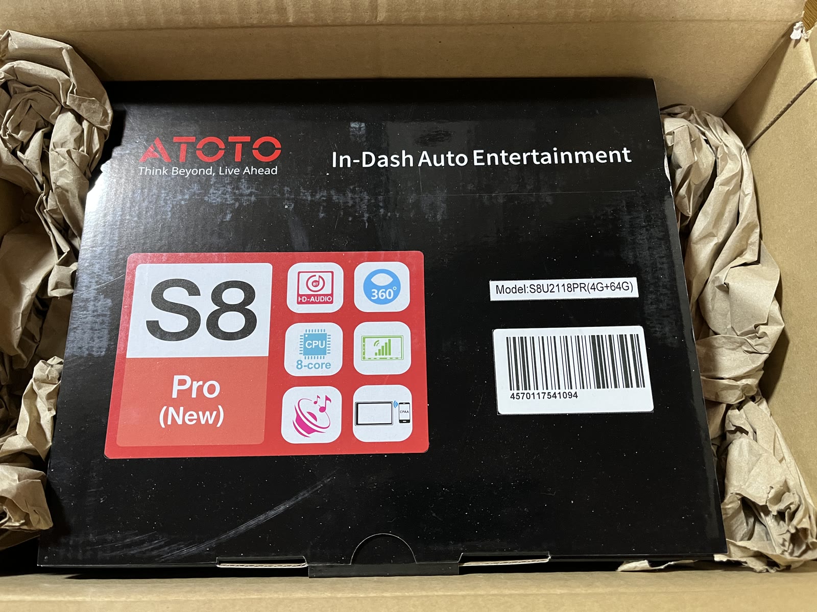 ATOTO S8 Pro の箱。型番 S8U2118PR 4G+64G の表示