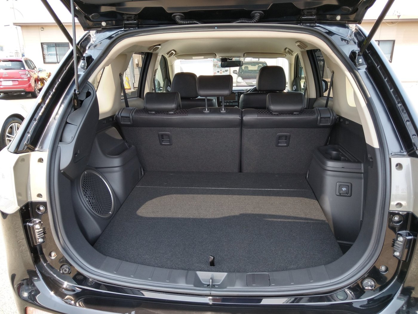 アウトランダーPHEV GG2Wの荷室