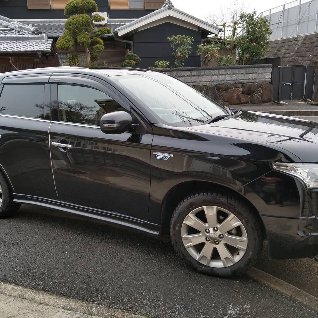 黒いアウトランダーPHEV GG2Wの外観