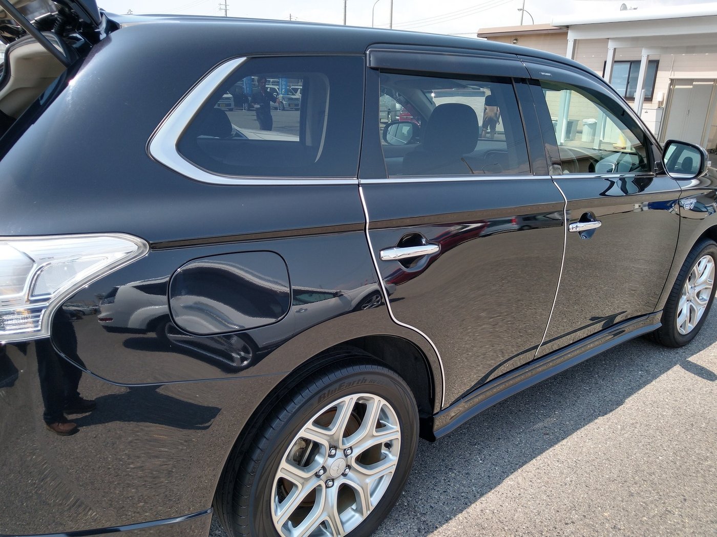 アウトランダーPHEV GG2Wの側面と給油口まわり
