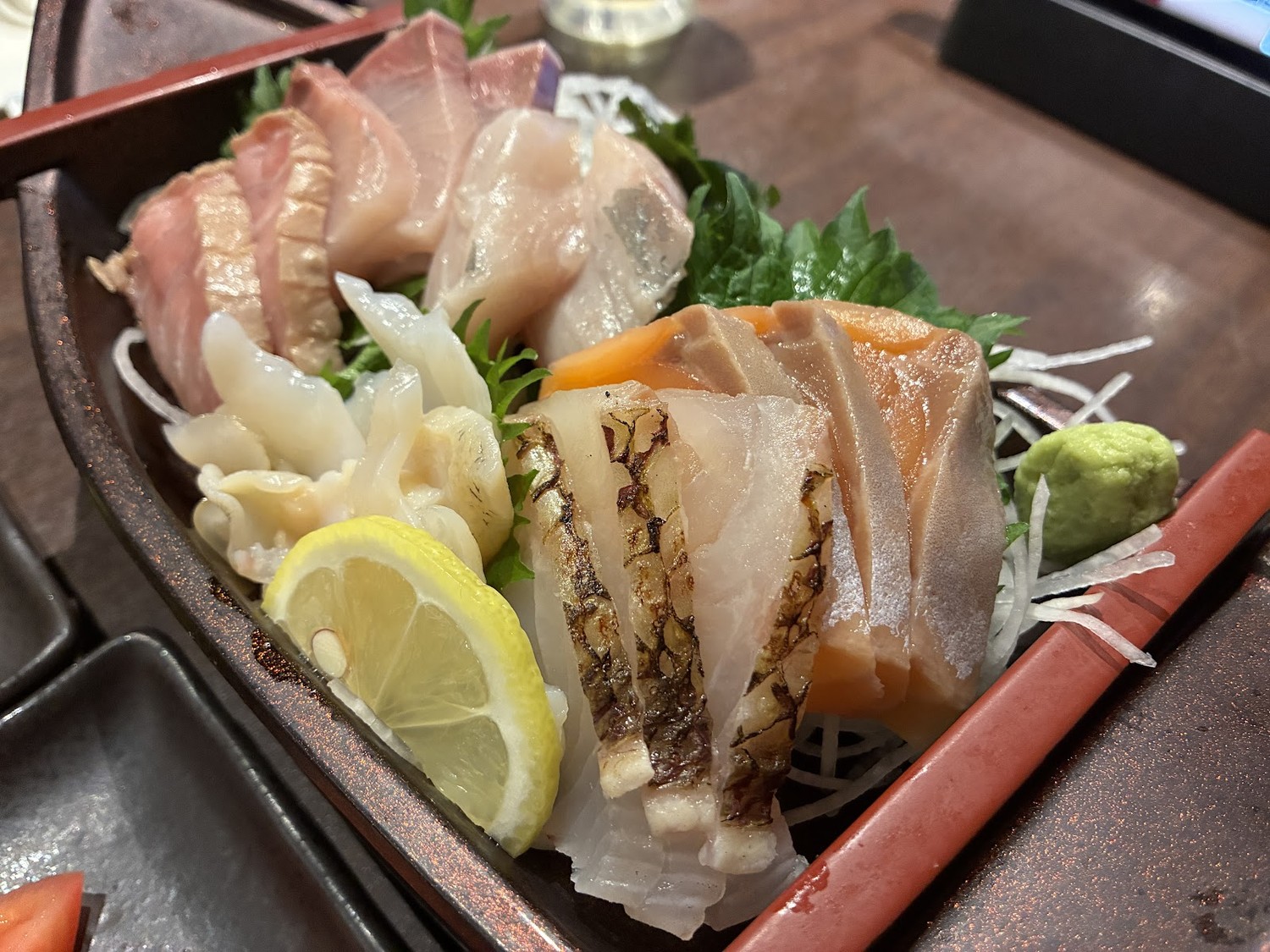 魚八はなれの刺身の盛り合わせ