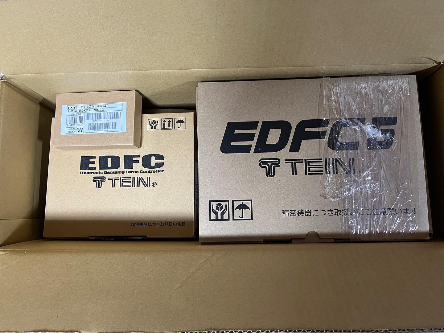 TEIN EDFC5とEDFC ACTIVE GPSキットの箱
