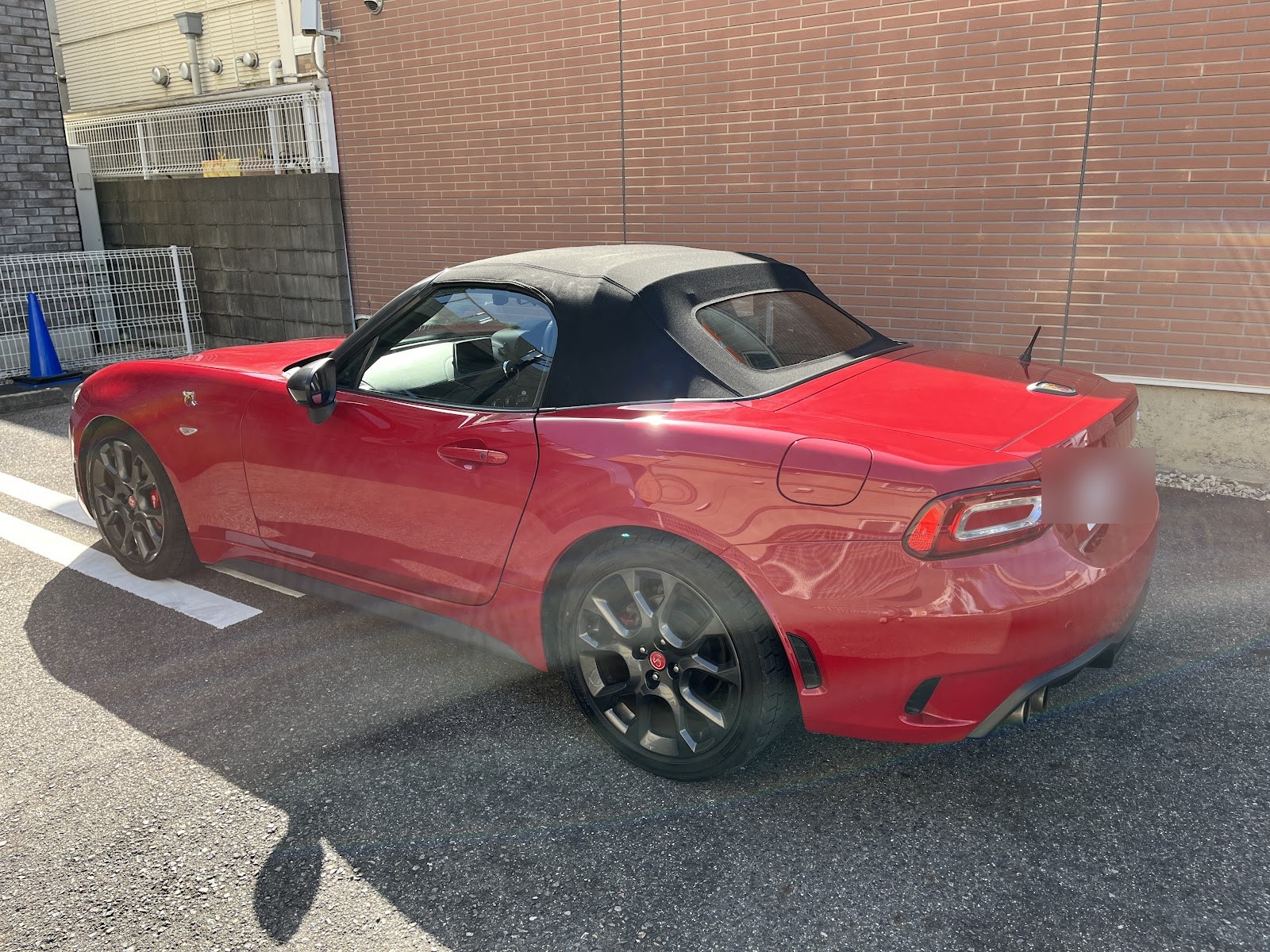 アバルト124スパイダーの側面