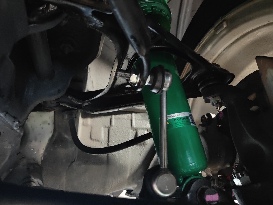 TEIN FLEX Zと、新品に交換したスタビライザーリンク